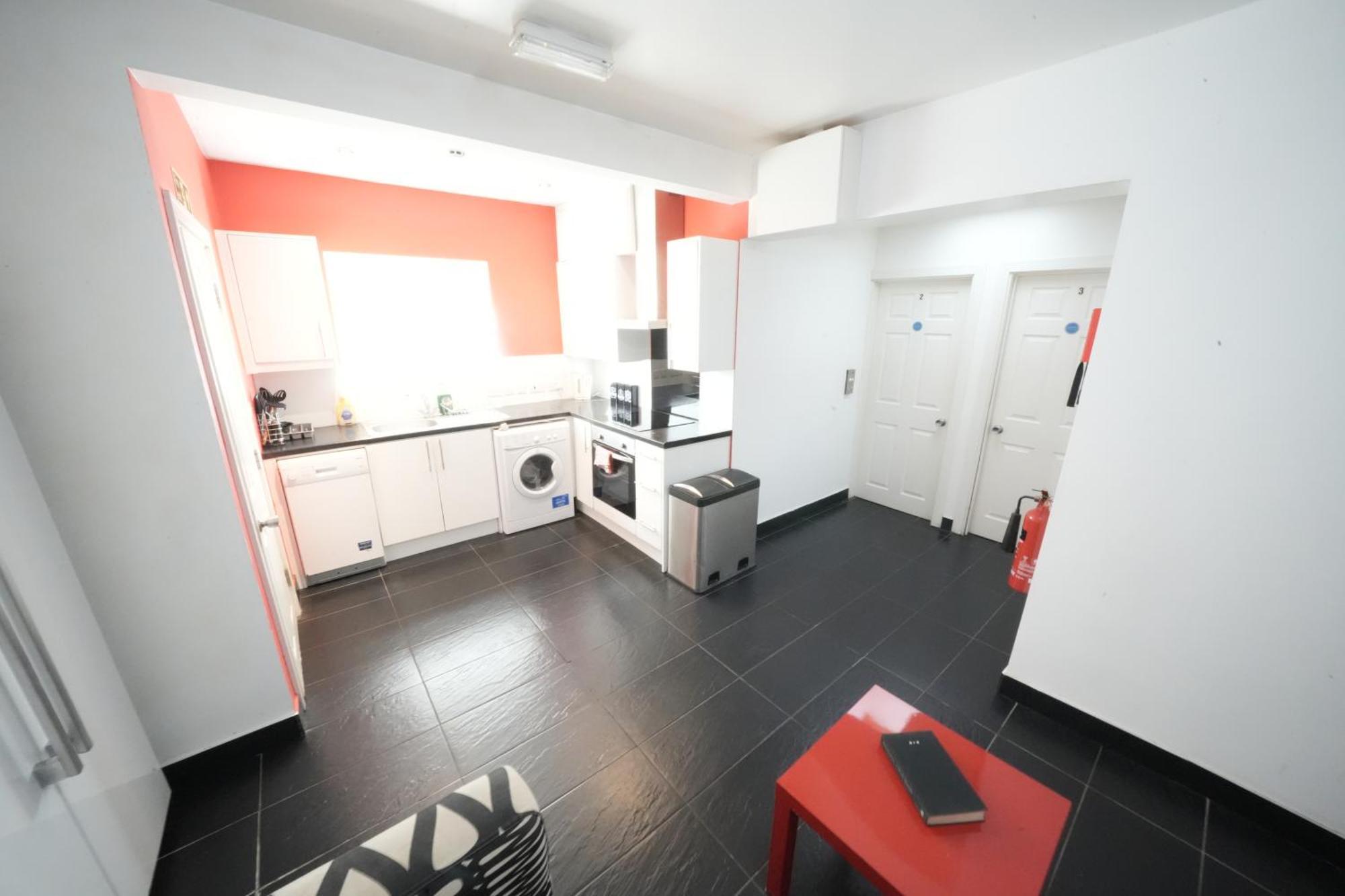 Great Airport Sleep Apartment Harmondsworth Exterior photo