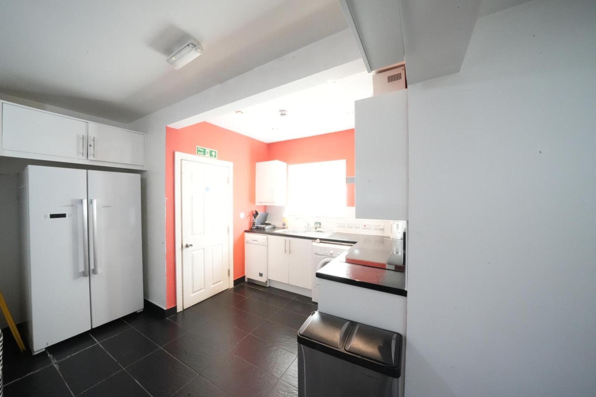 Great Airport Sleep Apartment Harmondsworth Exterior photo