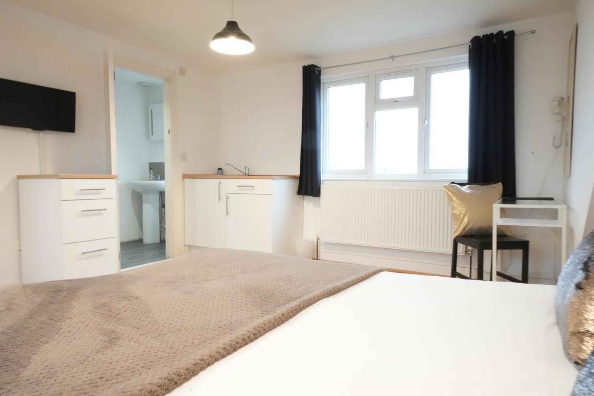 Great Airport Sleep Apartment Harmondsworth Exterior photo
