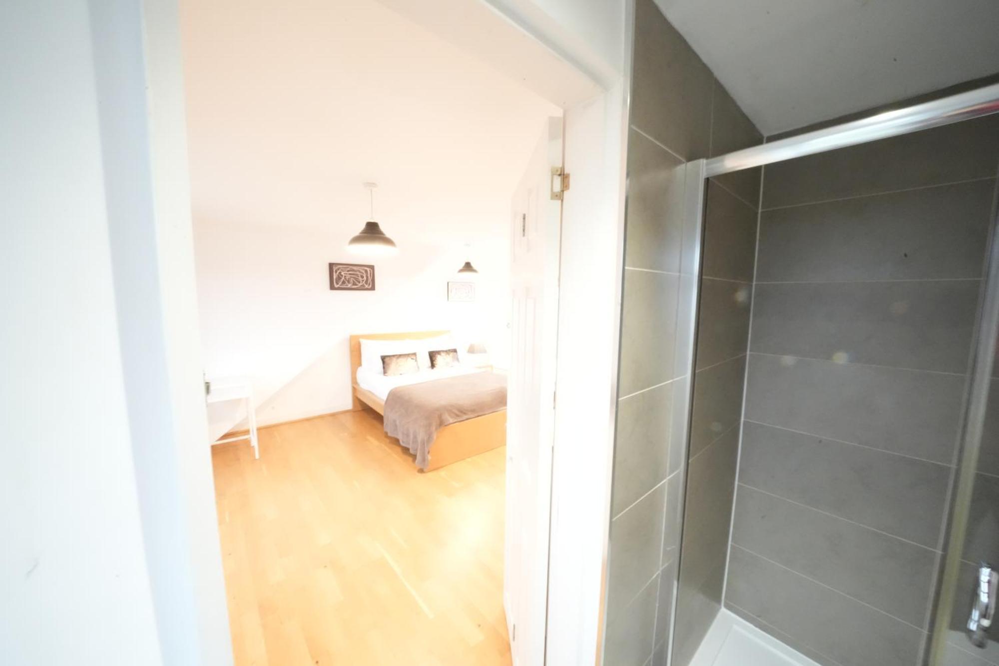Great Airport Sleep Apartment Harmondsworth Exterior photo