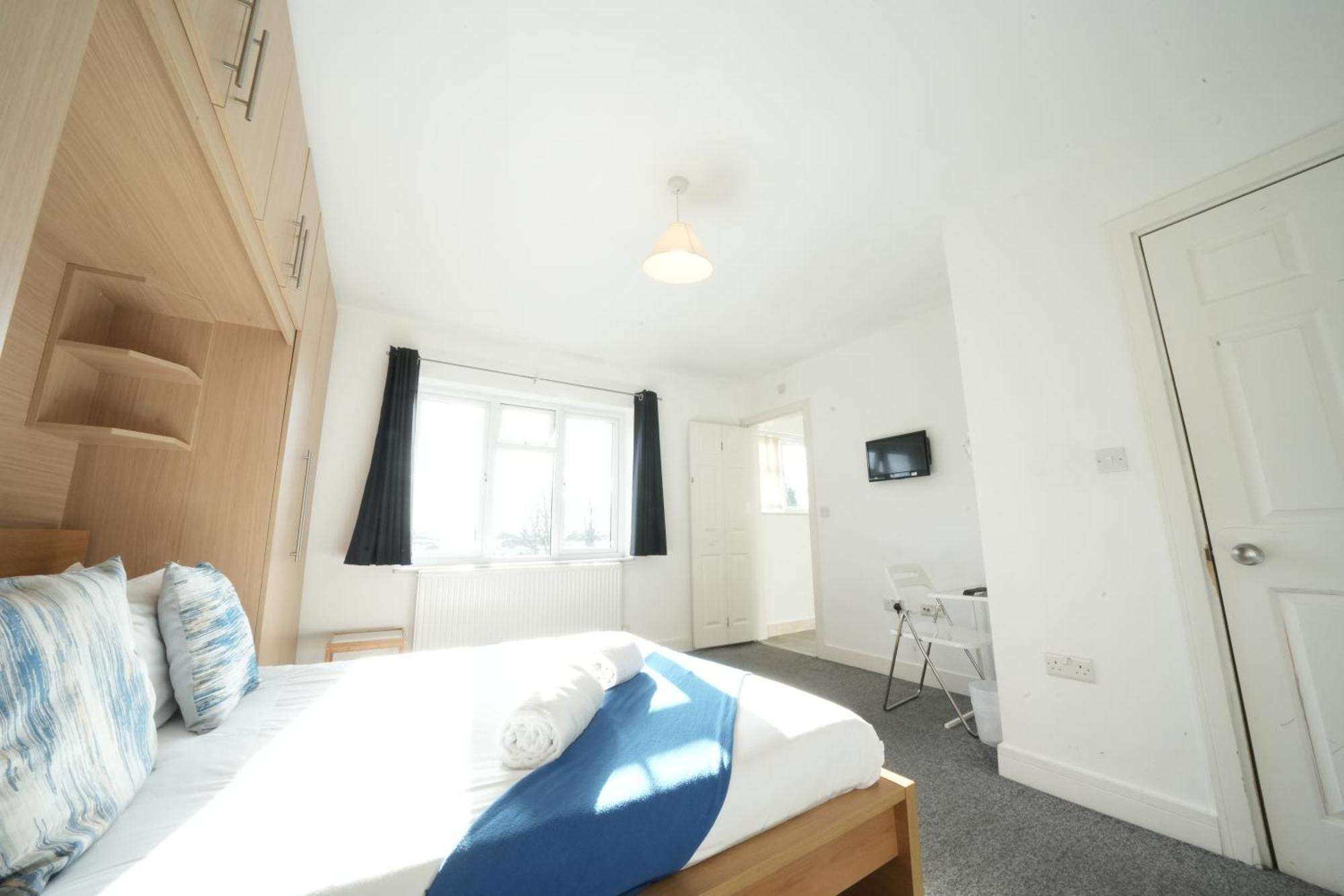 Great Airport Sleep Apartment Harmondsworth Exterior photo