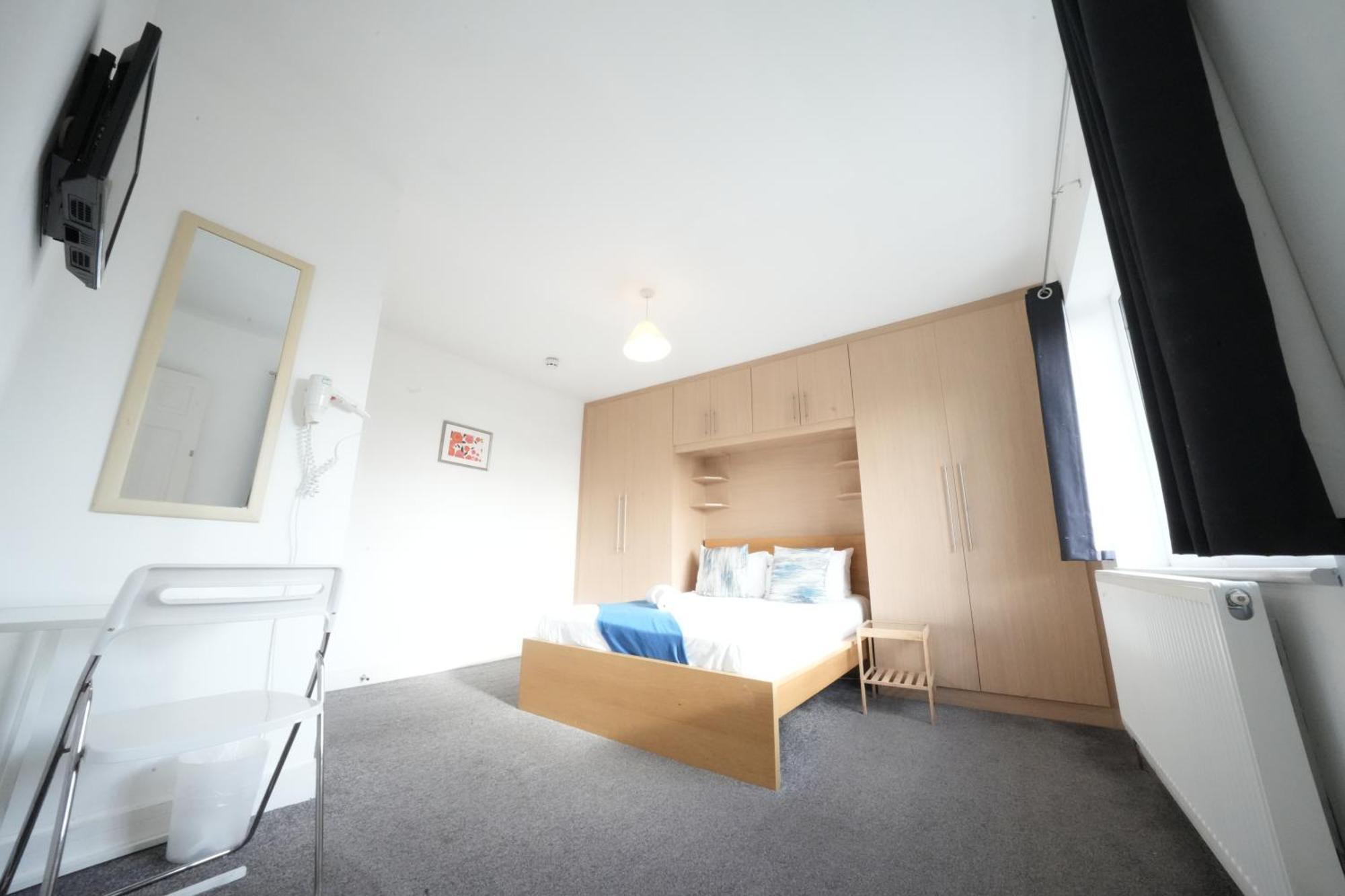 Great Airport Sleep Apartment Harmondsworth Exterior photo