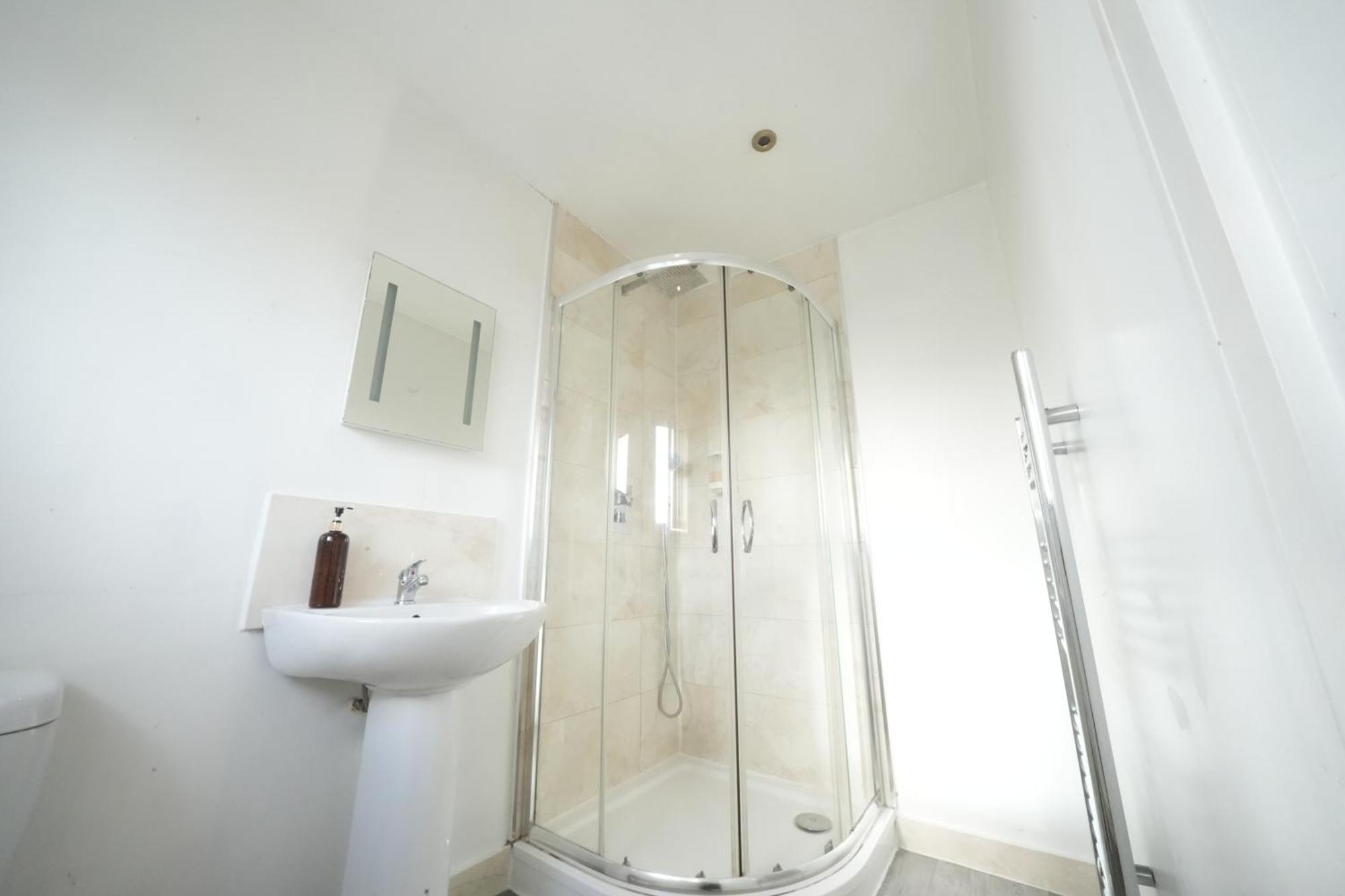 Great Airport Sleep Apartment Harmondsworth Exterior photo