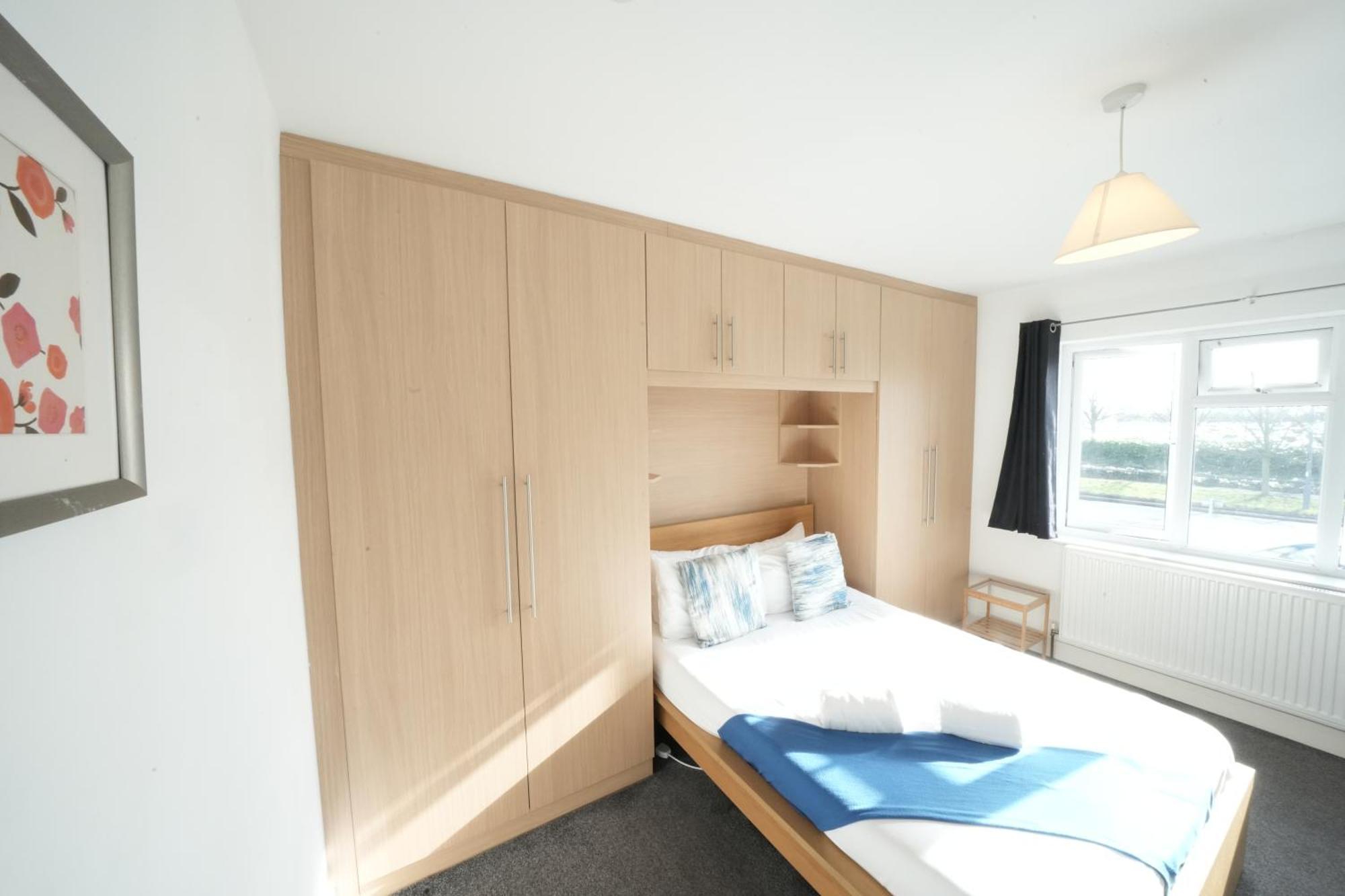 Great Airport Sleep Apartment Harmondsworth Exterior photo