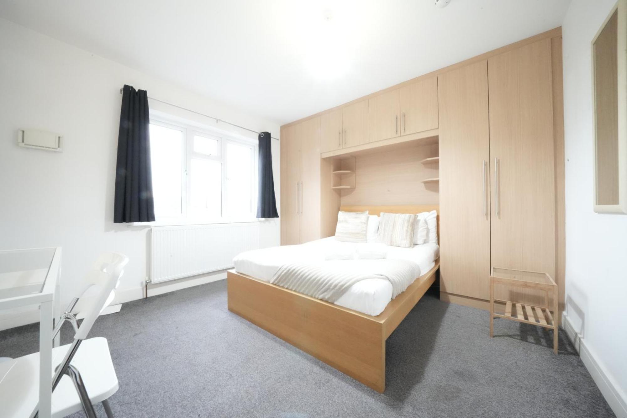 Great Airport Sleep Apartment Harmondsworth Exterior photo
