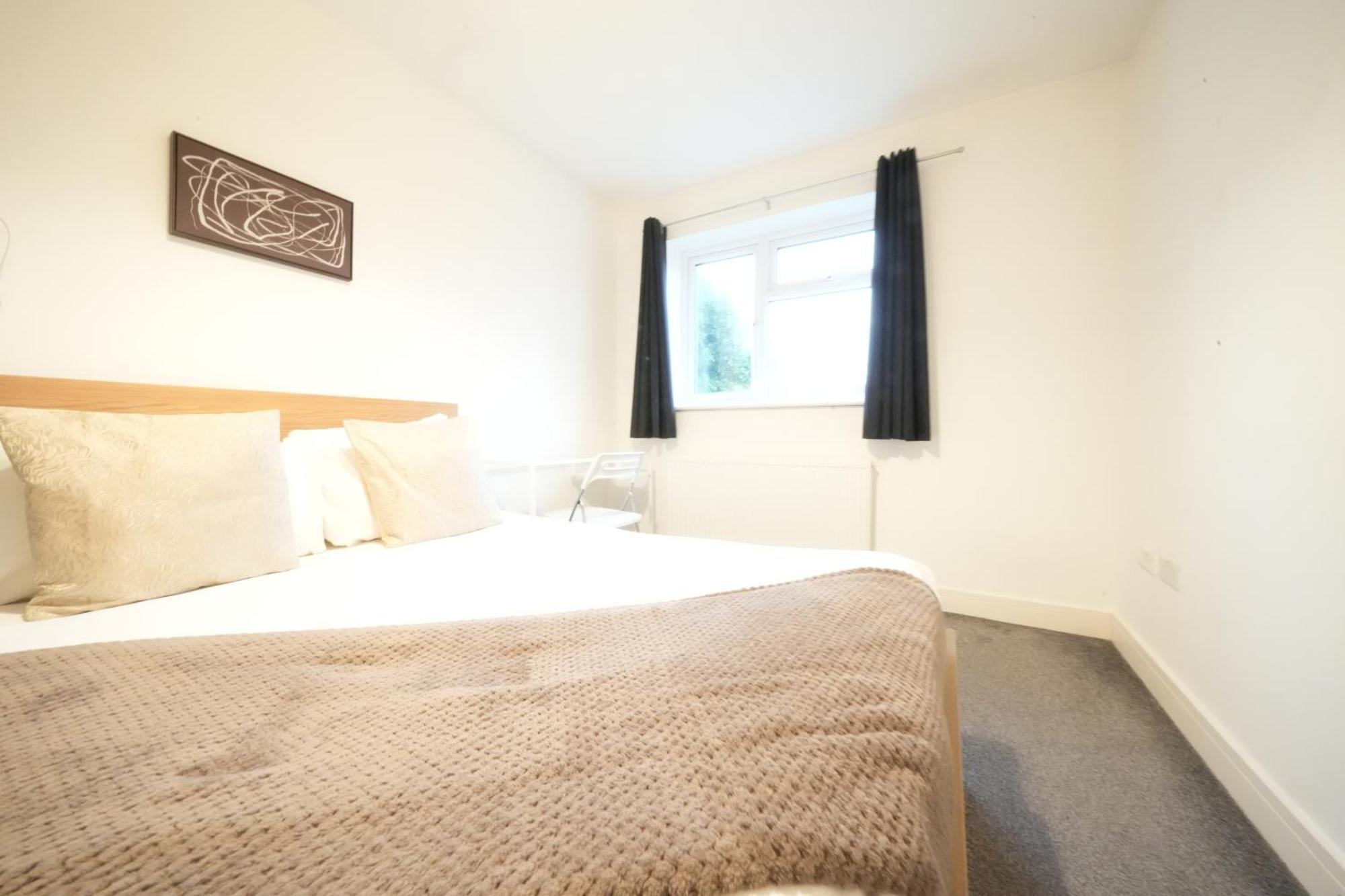 Great Airport Sleep Apartment Harmondsworth Exterior photo