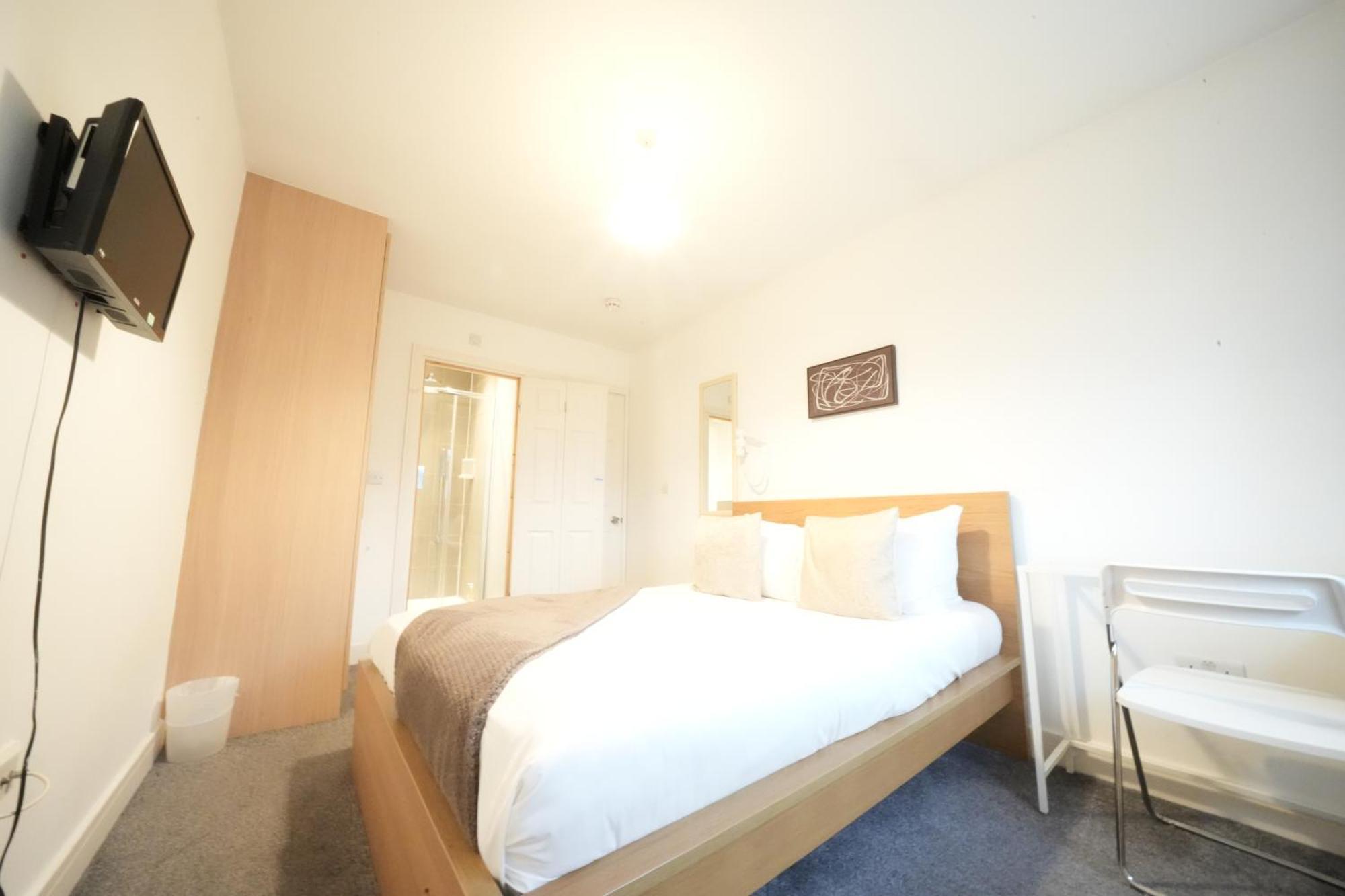 Great Airport Sleep Apartment Harmondsworth Exterior photo
