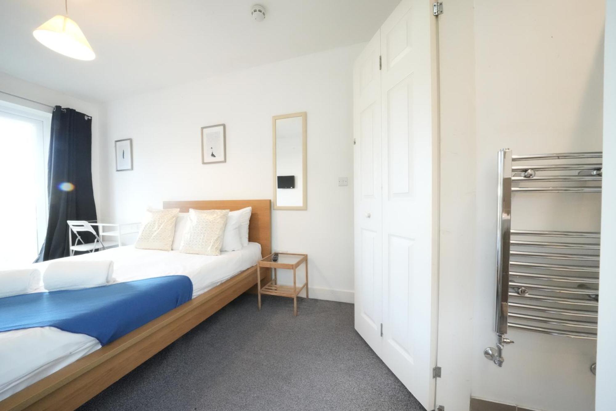 Great Airport Sleep Apartment Harmondsworth Exterior photo