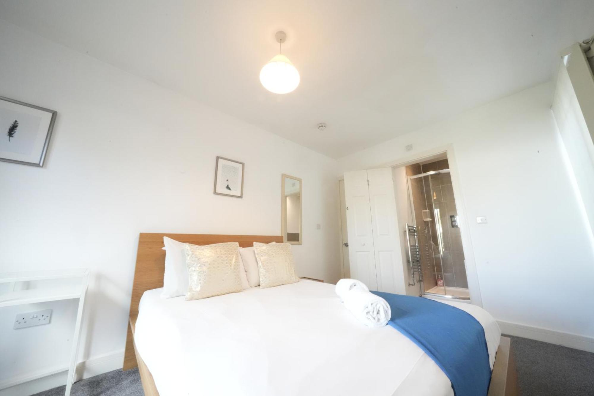 Great Airport Sleep Apartment Harmondsworth Exterior photo
