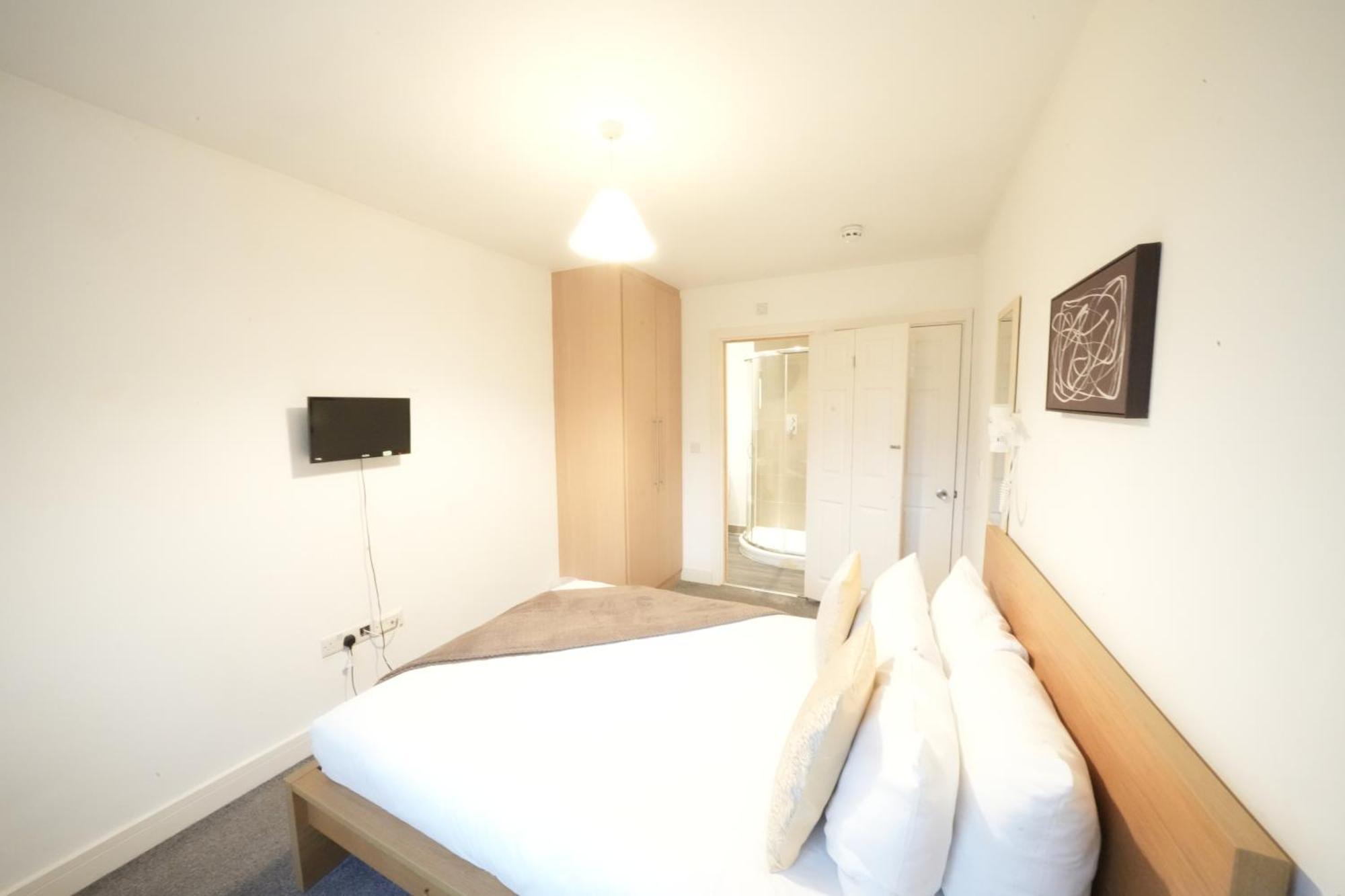 Great Airport Sleep Apartment Harmondsworth Exterior photo