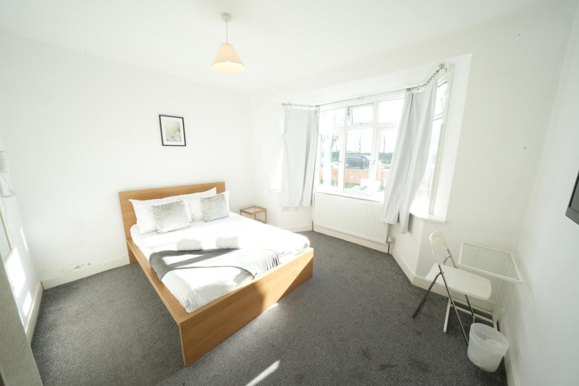 Great Airport Sleep Apartment Harmondsworth Exterior photo